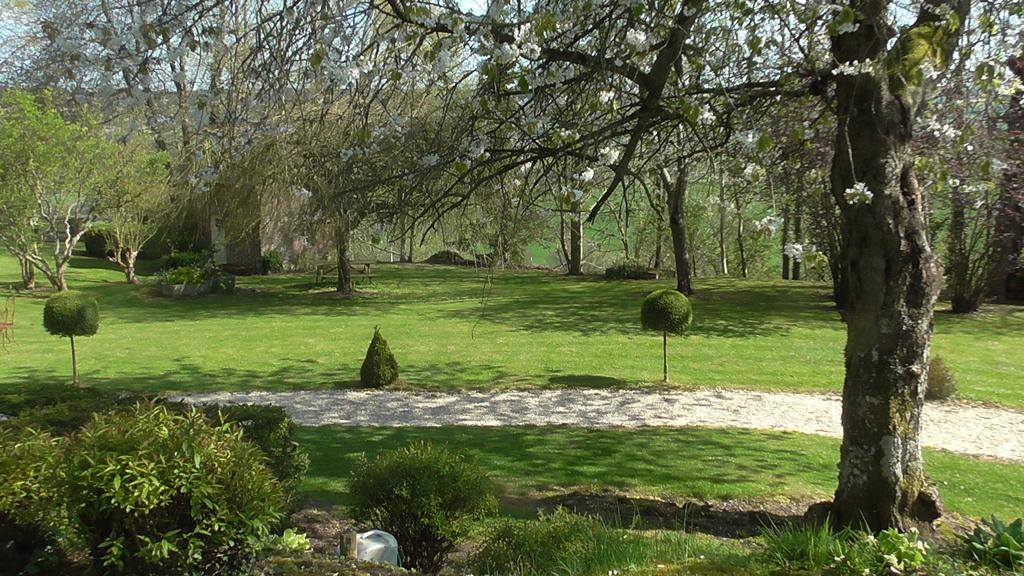 Gite "Le Refuge" Dans Un Domaine De 7Ha Au Calme Vimoutiers Exterior photo